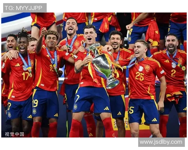 德里赫特入选欧洲足球先生候选名单，加冕欧洲最佳后卫？