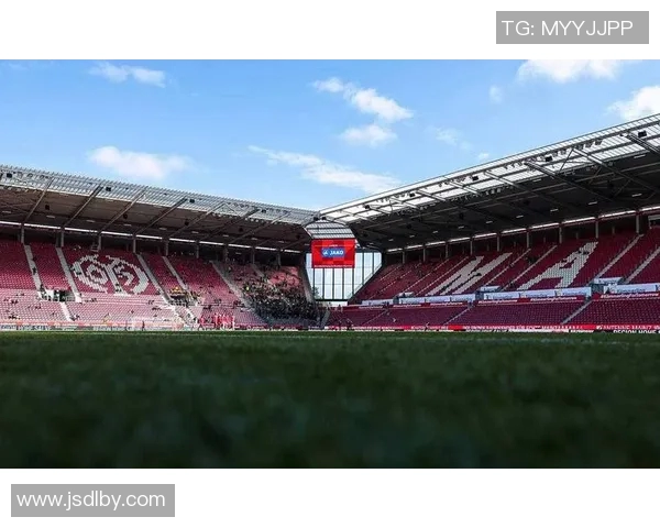 强强对话低迷法兰克福遭遇拜仁慕尼黑重创 强强对话低迷法兰克福遭遇拜仁慕尼黑重创