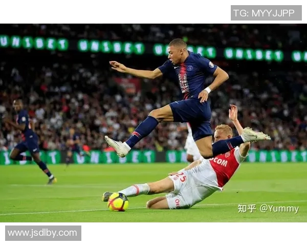 英超新赛季揭幕战巴黎圣日耳曼对阵曼联,激烈对决引燃球迷热情 英超新赛季揭幕战巴黎圣日耳曼对阵曼联,激烈对决引燃球迷热情